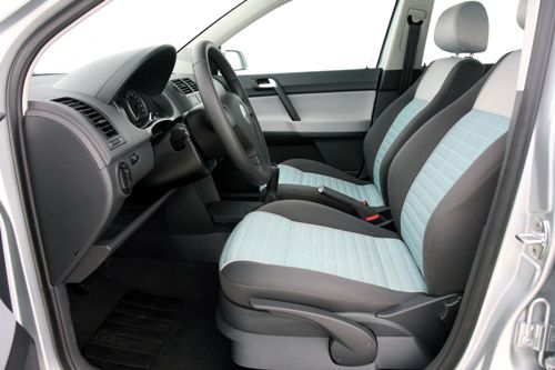 Interior do Volkswagen Polo 9N Bluemotion, com foco em conforto