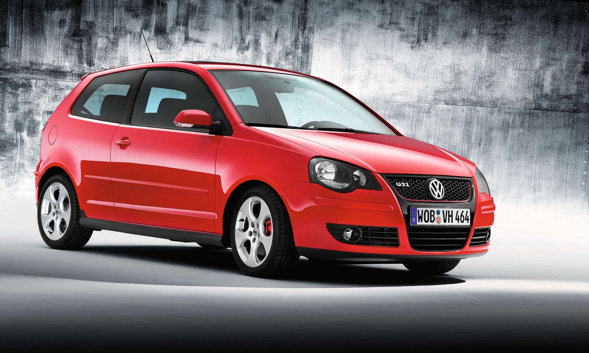 Volkswagen Polo GTI 9N3 vermelho, versão esportiva da geração