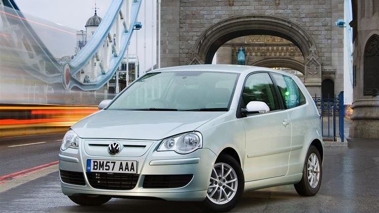 Volkswagen Polo 9N Bluemotion em uso urbano, proposta de baixo consumo